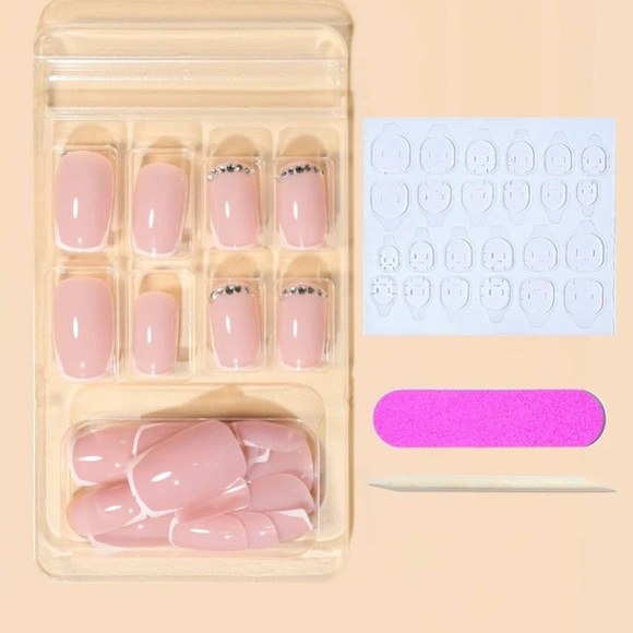 Fake nails. - Picture 2 of 2